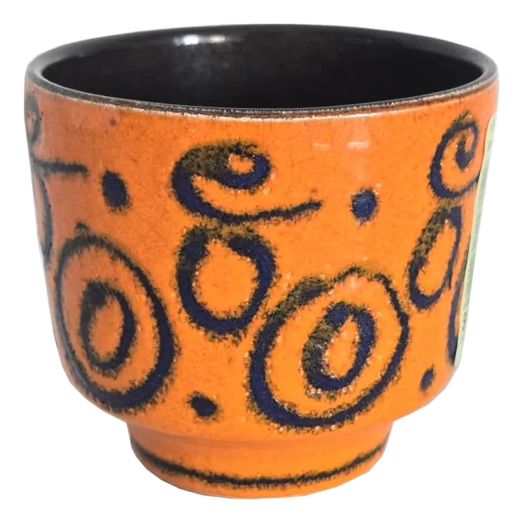 Mid 20th Century Ceramic Planter: Offered is a small Mid 20th Century ceramic planter in the style of Italian Bitossi sgrafitto pieces of the era. The base is a vivid mandarin orange and the design patterns resemble ampersands and