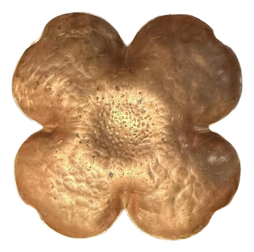 Vintage Arts & Crafts Hammered Copper Dogwood Blossom / Clover Dish / Vide Poche / Pin Tray: A charming, vintage copper dogwood blossom/ clover dish. Features a handmade, hammered copper dish in the form of a dogwood blossom/clover. Signed by the artist to the verso. Condition: Alterations: