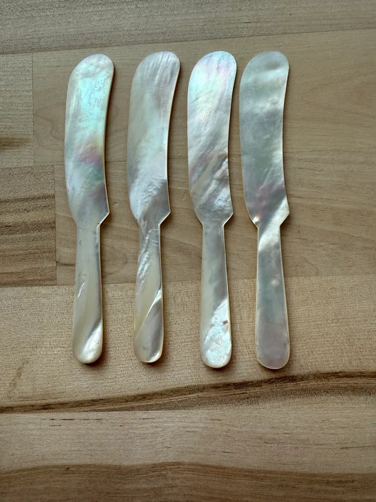 Vintage Mother of Pearl Cocktail/Cavier Knives- Set of 4 - 2