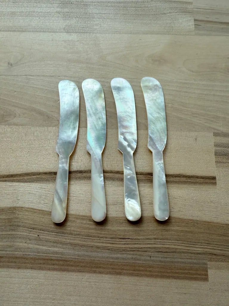 Vintage Mother of Pearl Cocktail/Cavier Knives- Set of 4 - 4
