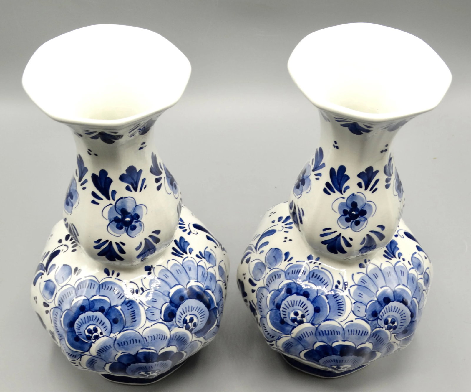 Lobed Bulbous Dutch Delft Vases Hand Painted, a Matched Pair - 10