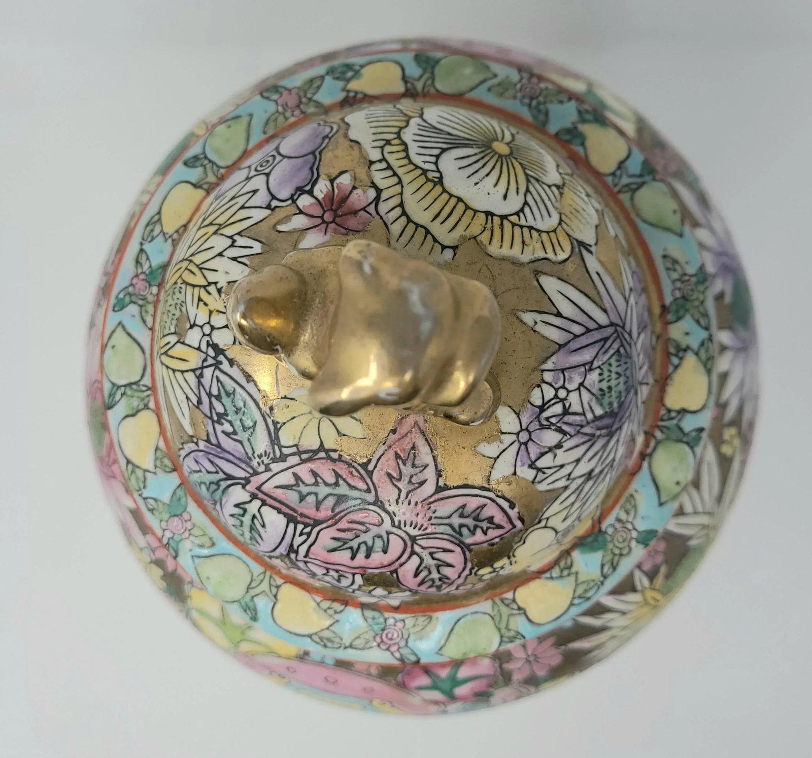 Vintage Rose Medallion Hand Painted Ginger Jar With Gold Foo Dog Lid - 10