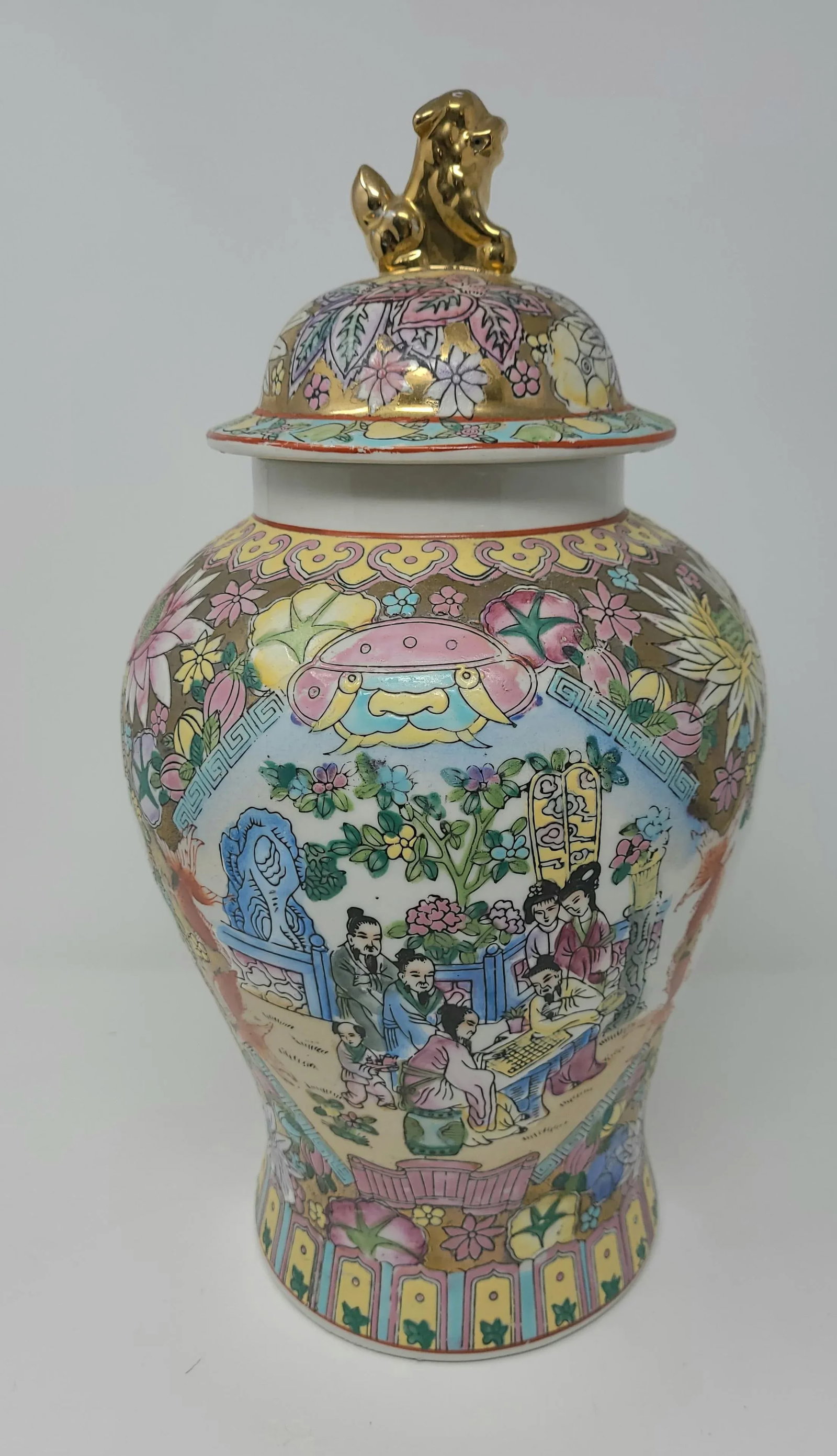Vintage Rose Medallion Hand Painted Ginger Jar With Gold Foo Dog Lid - 13