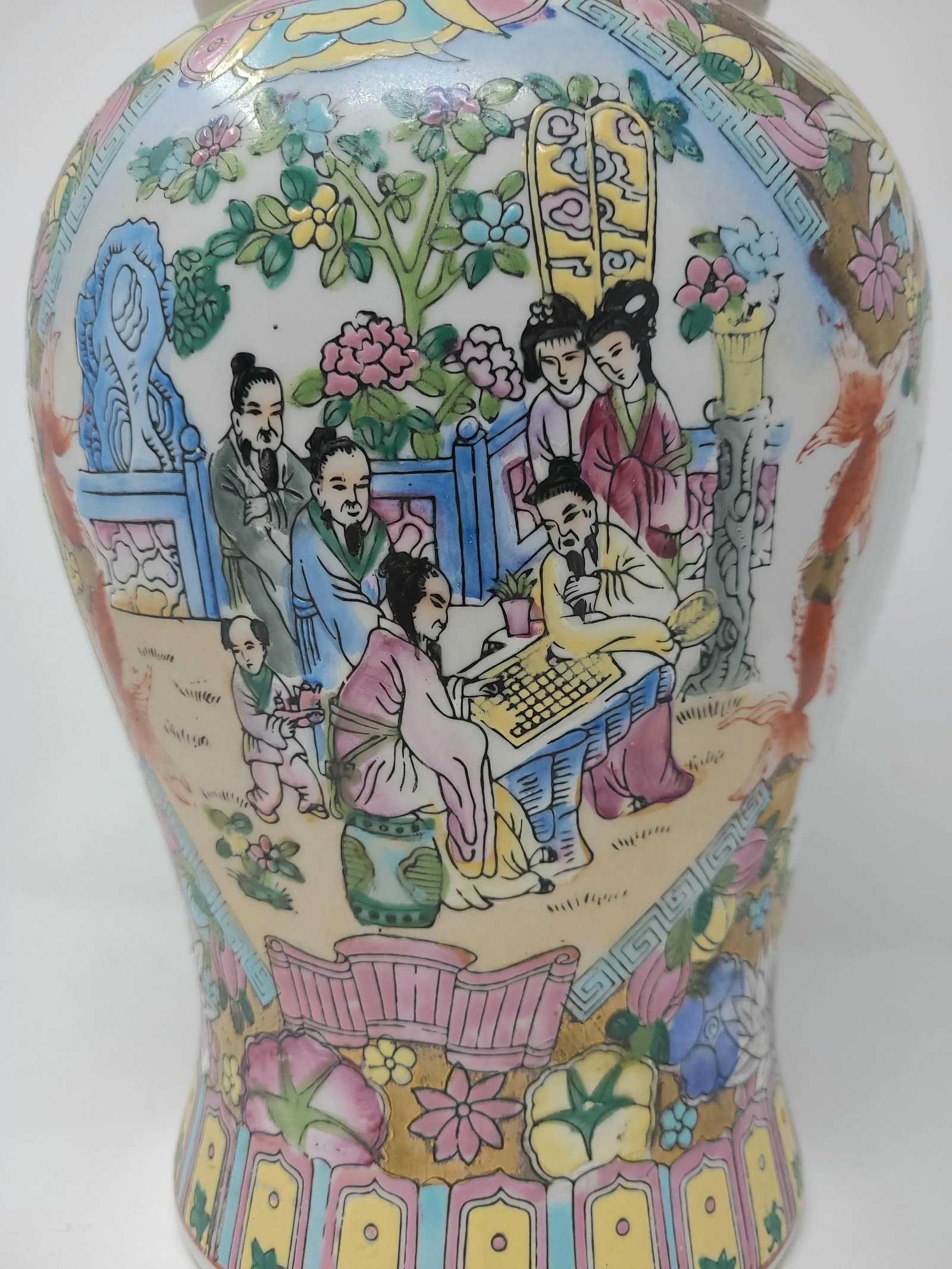 Vintage Rose Medallion Hand Painted Ginger Jar With Gold Foo Dog Lid - 4