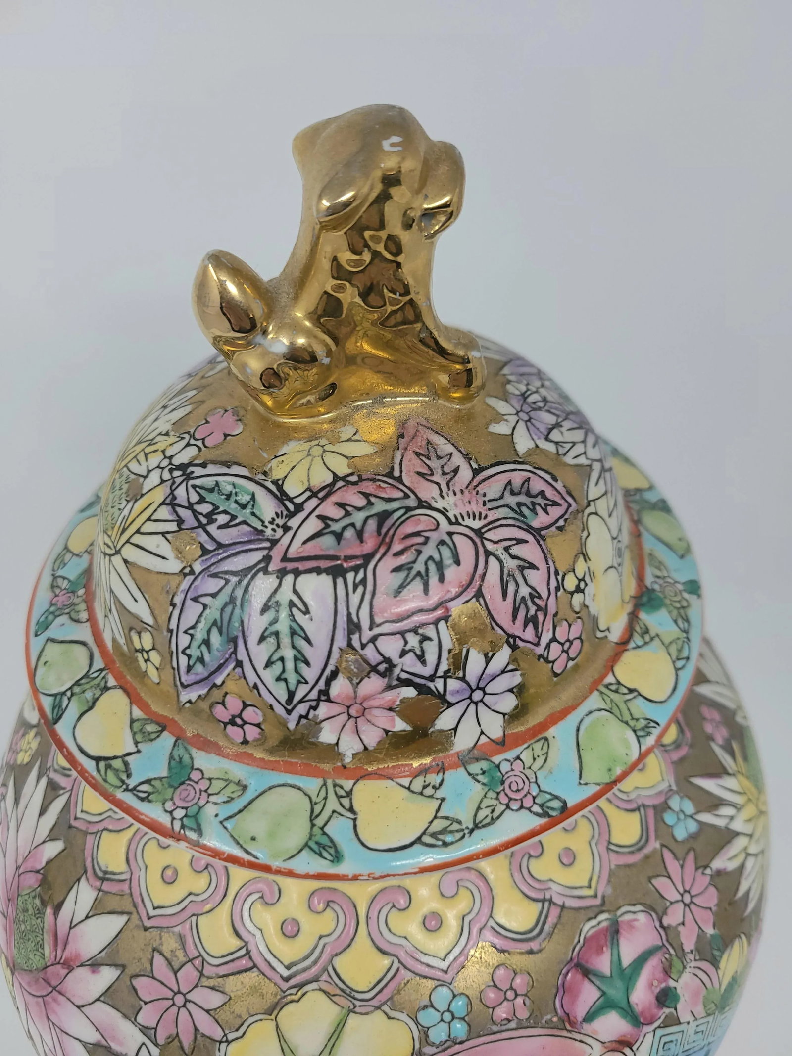 Vintage Rose Medallion Hand Painted Ginger Jar With Gold Foo Dog Lid - 7