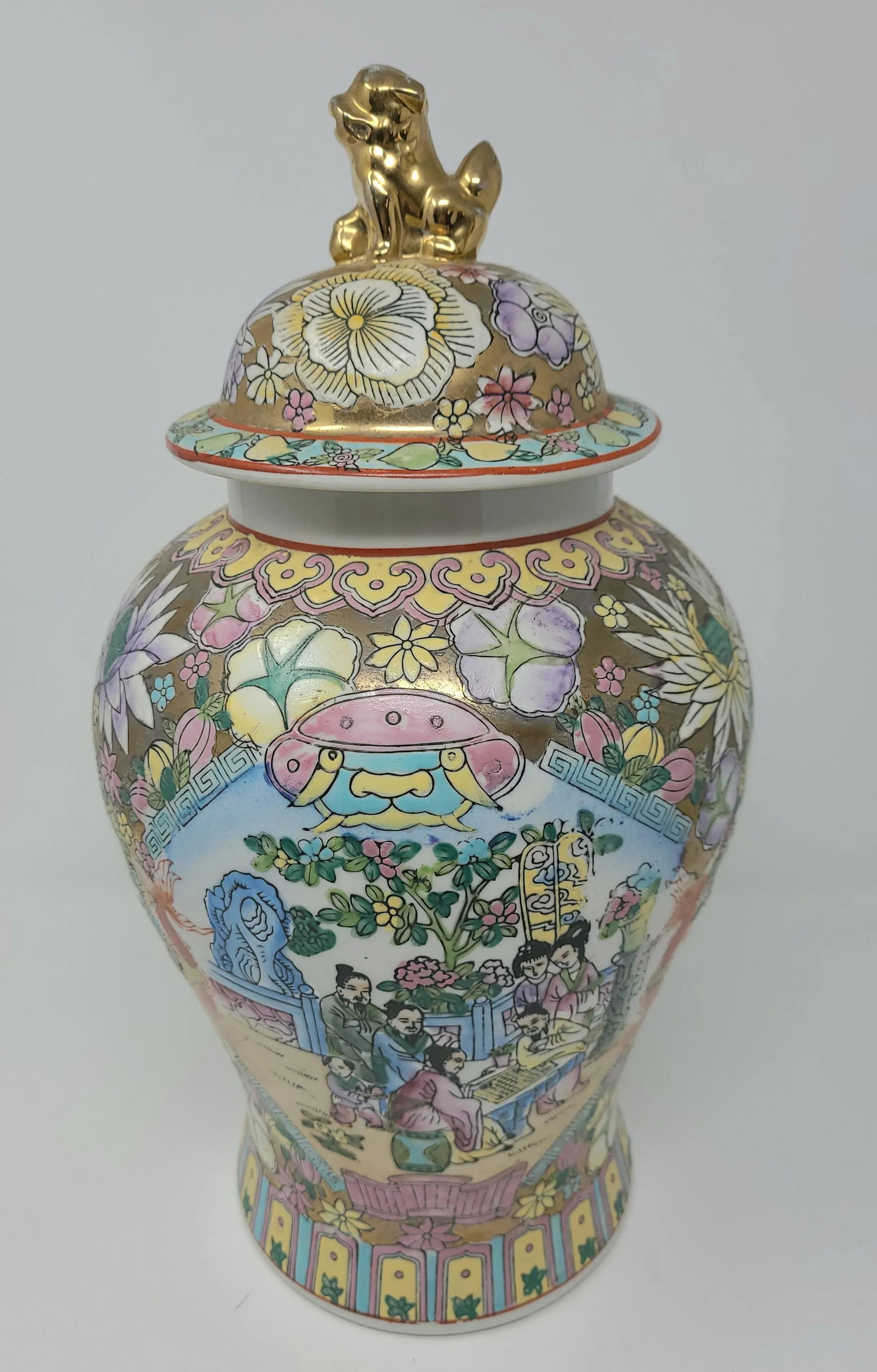 Vintage Rose Medallion Hand Painted Ginger Jar With Gold Foo Dog Lid - 8