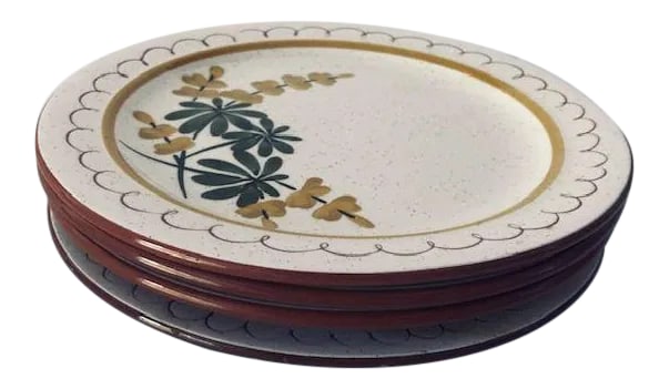 Vintage Midcentury Stangl Hand Painted Pottery Golden Blossom Pattern Set of 4 Salad Plates: Vintage Stangl Hand Painted Pottery Golden Blossom Pattern Set of 4 Salad Plates 7.75"D Excellent condition. Condition: Alterations: Original Condition Unaltered Imperfections: Some Imperfections