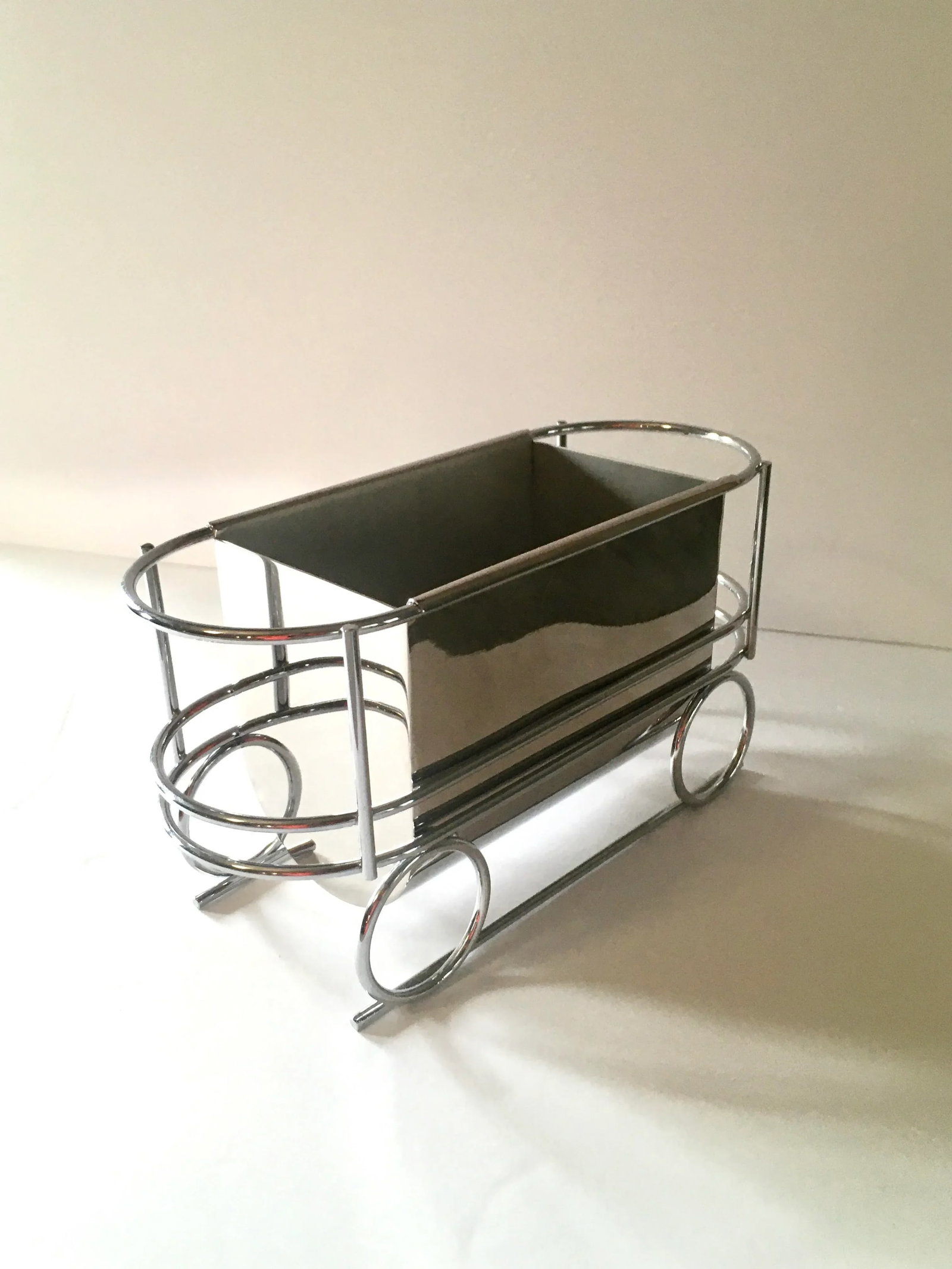 1970s Art Deco Style Chrome Caboose Wine Bottle Trolly - 11