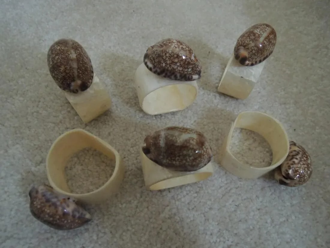 1960s Mother of Pearl and Shell Napkin Rings - Set of 6 - 4