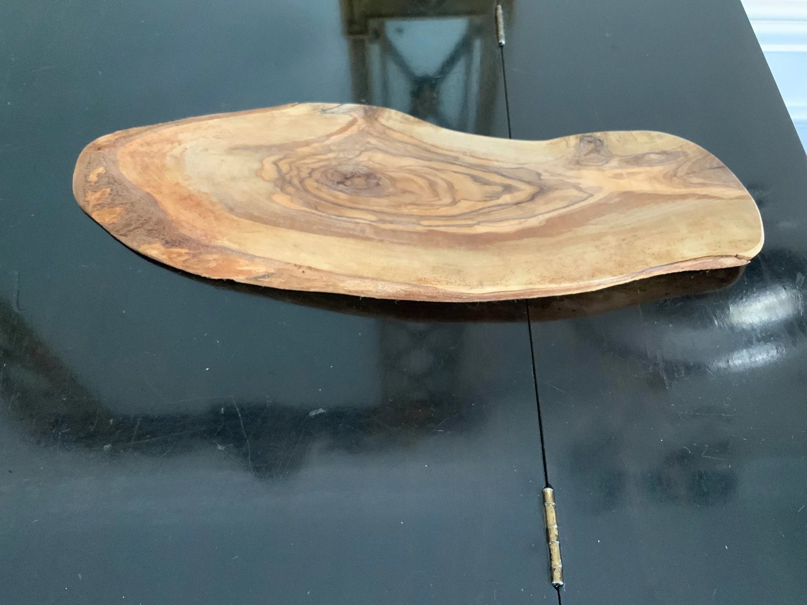 1970s Rustic Wooden Charcuterie Board With Live Edges - 2