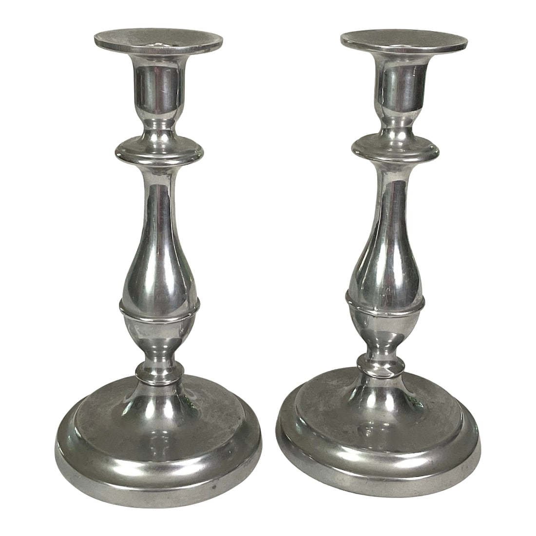 The Wilton Company Pewter Candlesticks a Pair: The Wilton Company-a pair of vintage pewter candlesticks in a classic American style Wilton candlesticks are led free Condition: Alterations: Original Condition Unaltered Imperfections: Some Imperfect