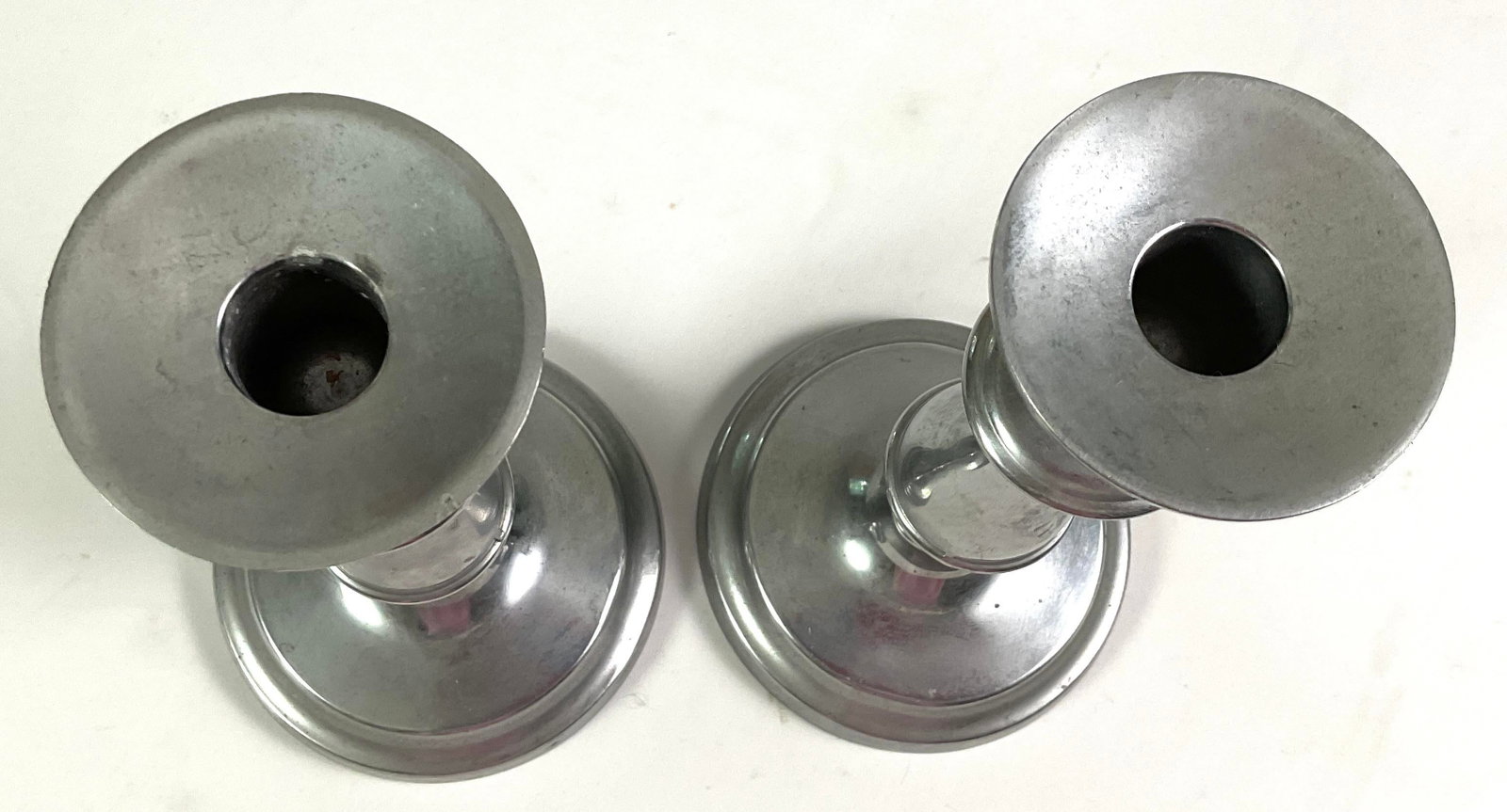 The Wilton Company Pewter Candlesticks a Pair - 4