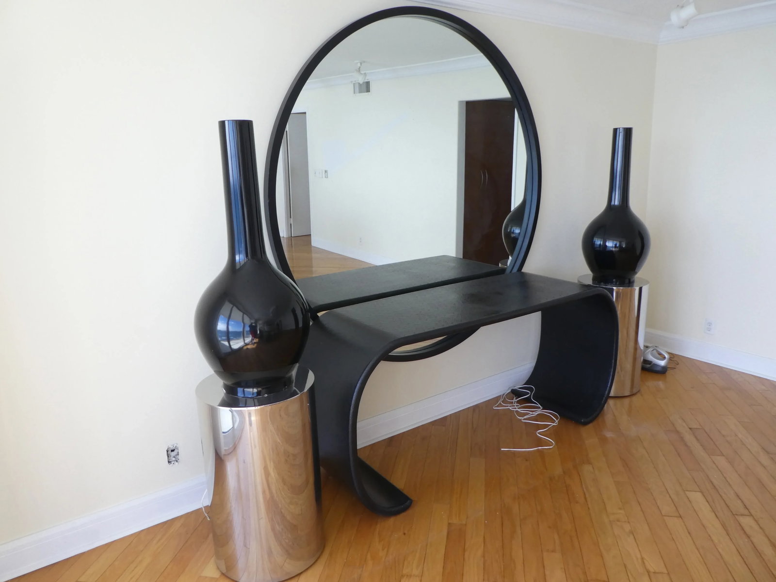 Large 1970's Black Bulbous Statuesque Floor Vases - 8