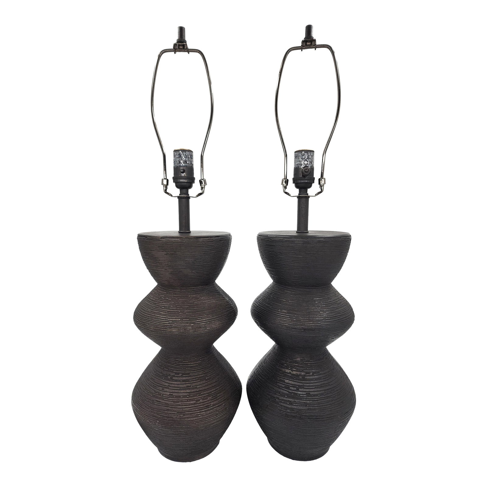 Pair of Kelly Wearstler Utopia Table Lamps in Bronze for Visual Comfort: Designed by Kelly Wearstler for Visual Comfort, this striking pair of Utopia table lamps embodies the designer's sculptural approach to modern organic form. Each lamp features a textured ceramic body 