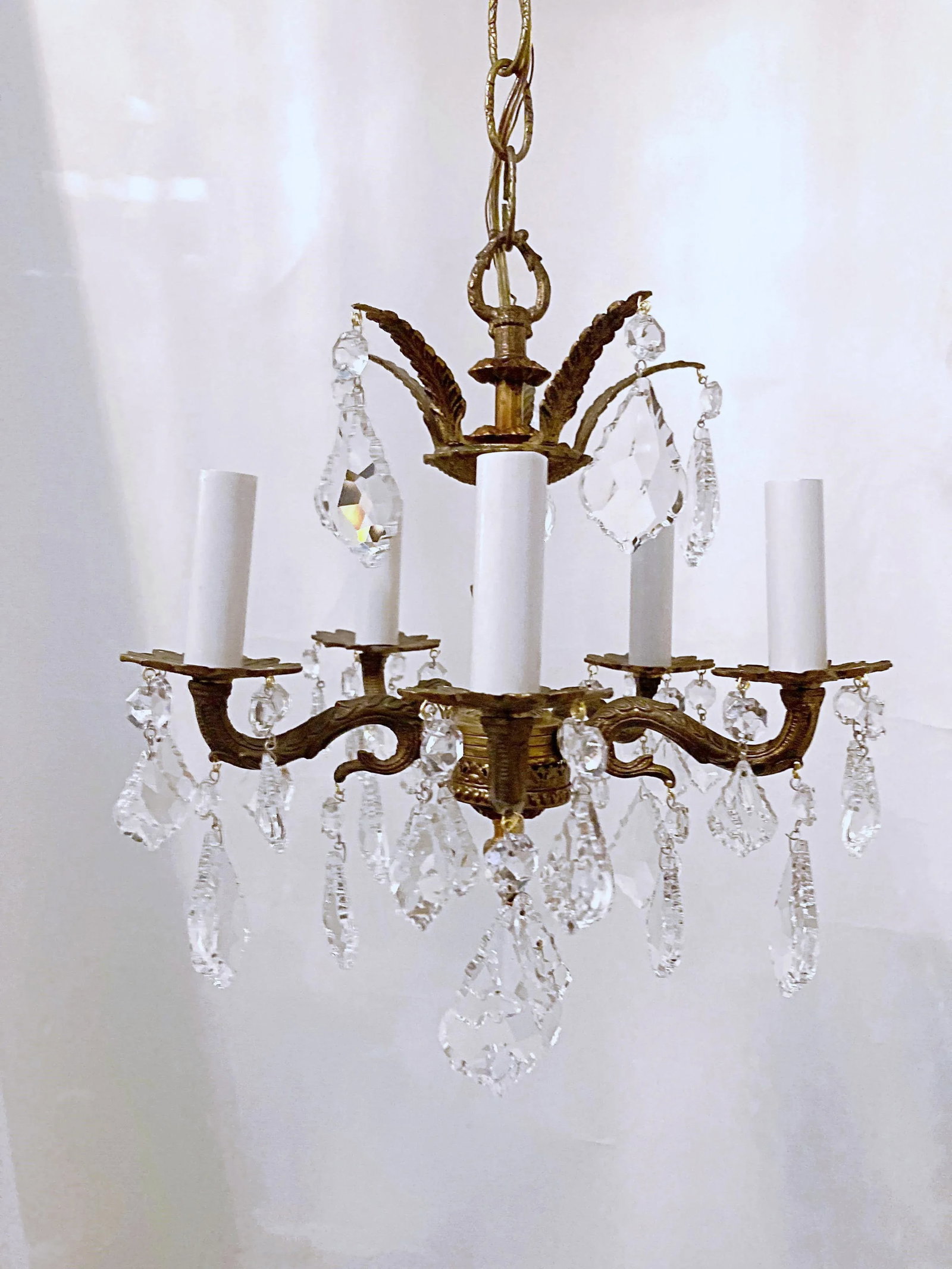 1950s Brass Chandelier With French Pendalogue Crystals - 2