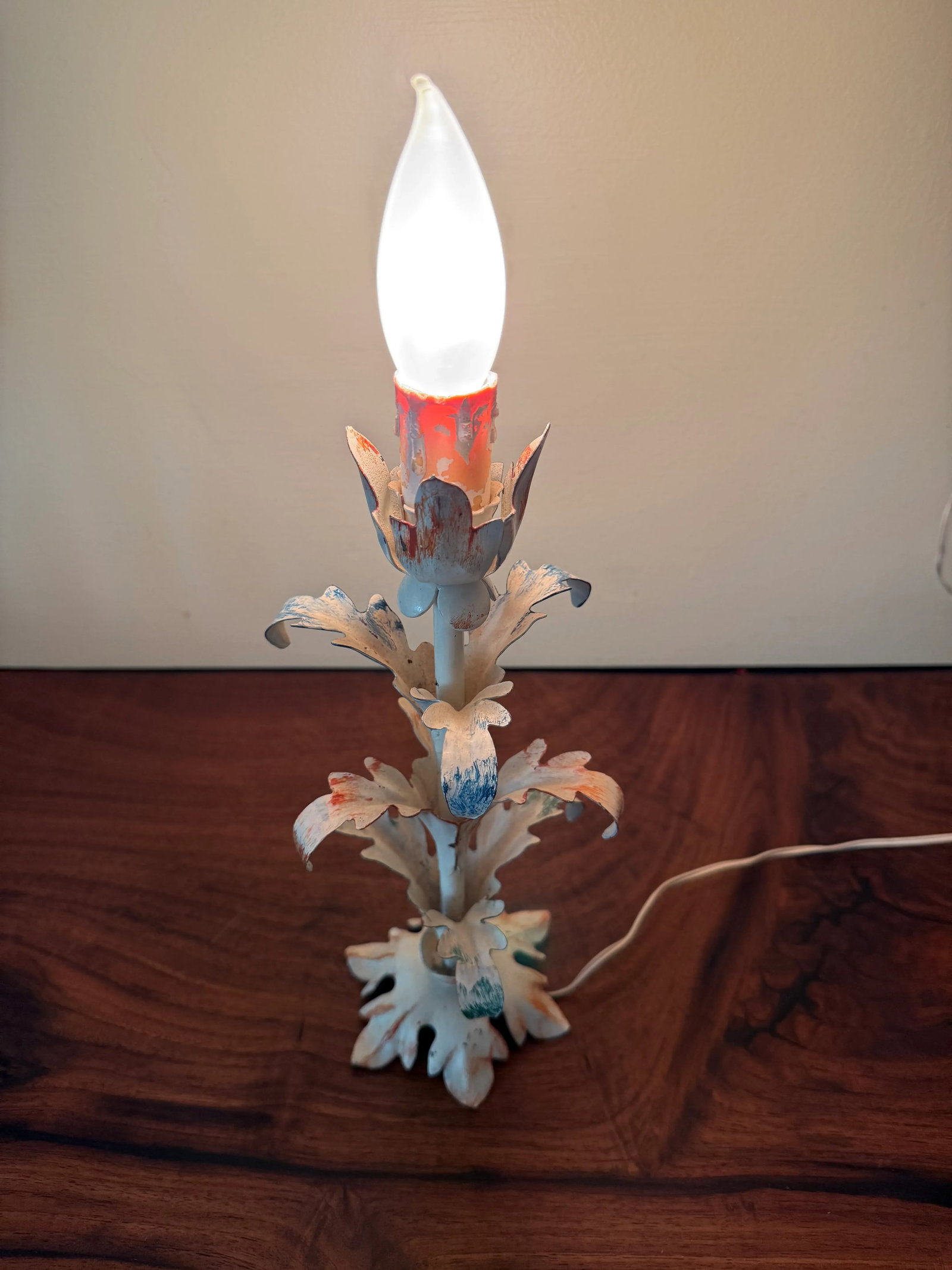 1950s Pair of Diminutive Floral Italian Style Tole Lamps - 6