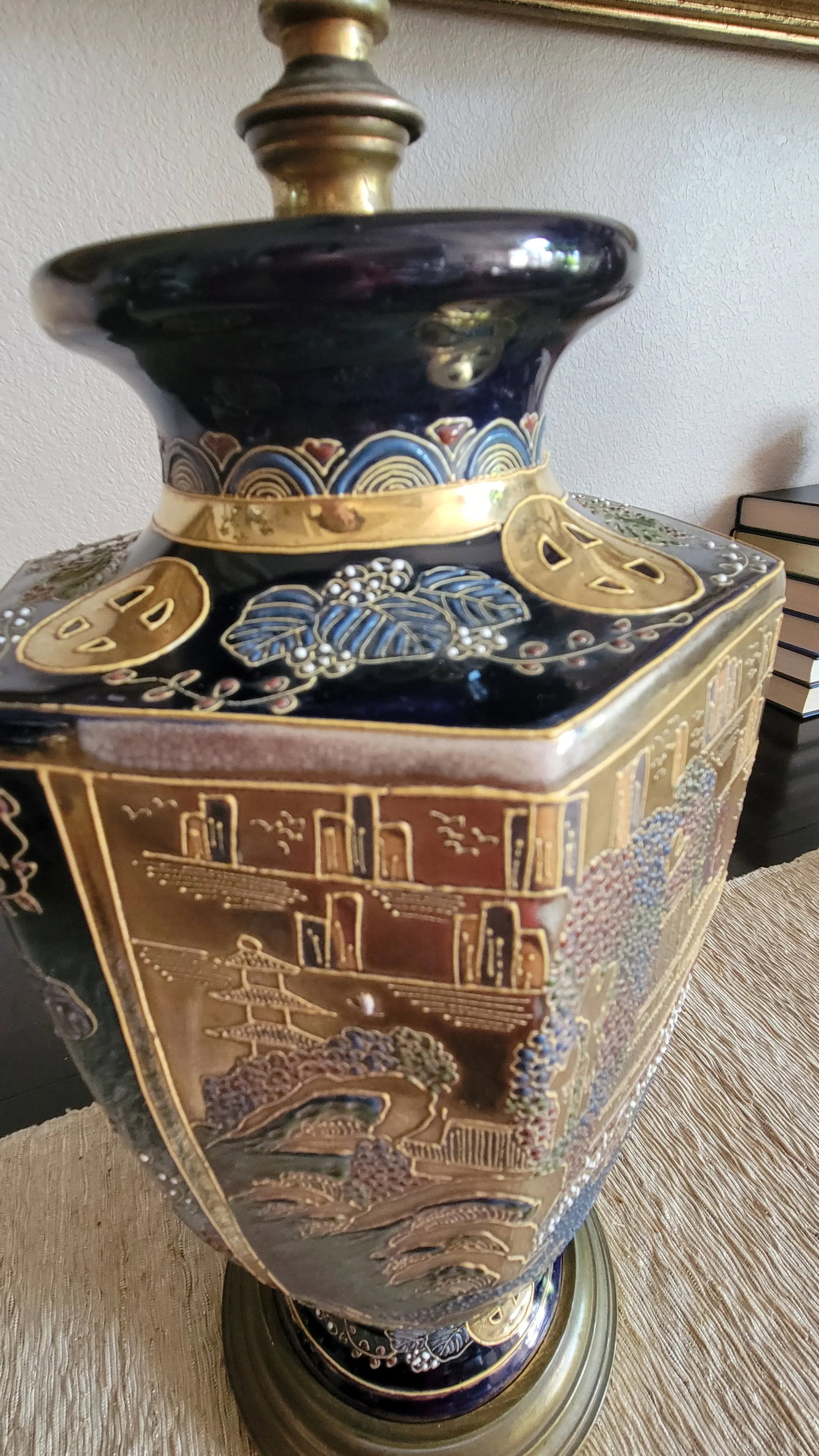 Gorgeous Vintage Hexagonal Asian Lamp - 4