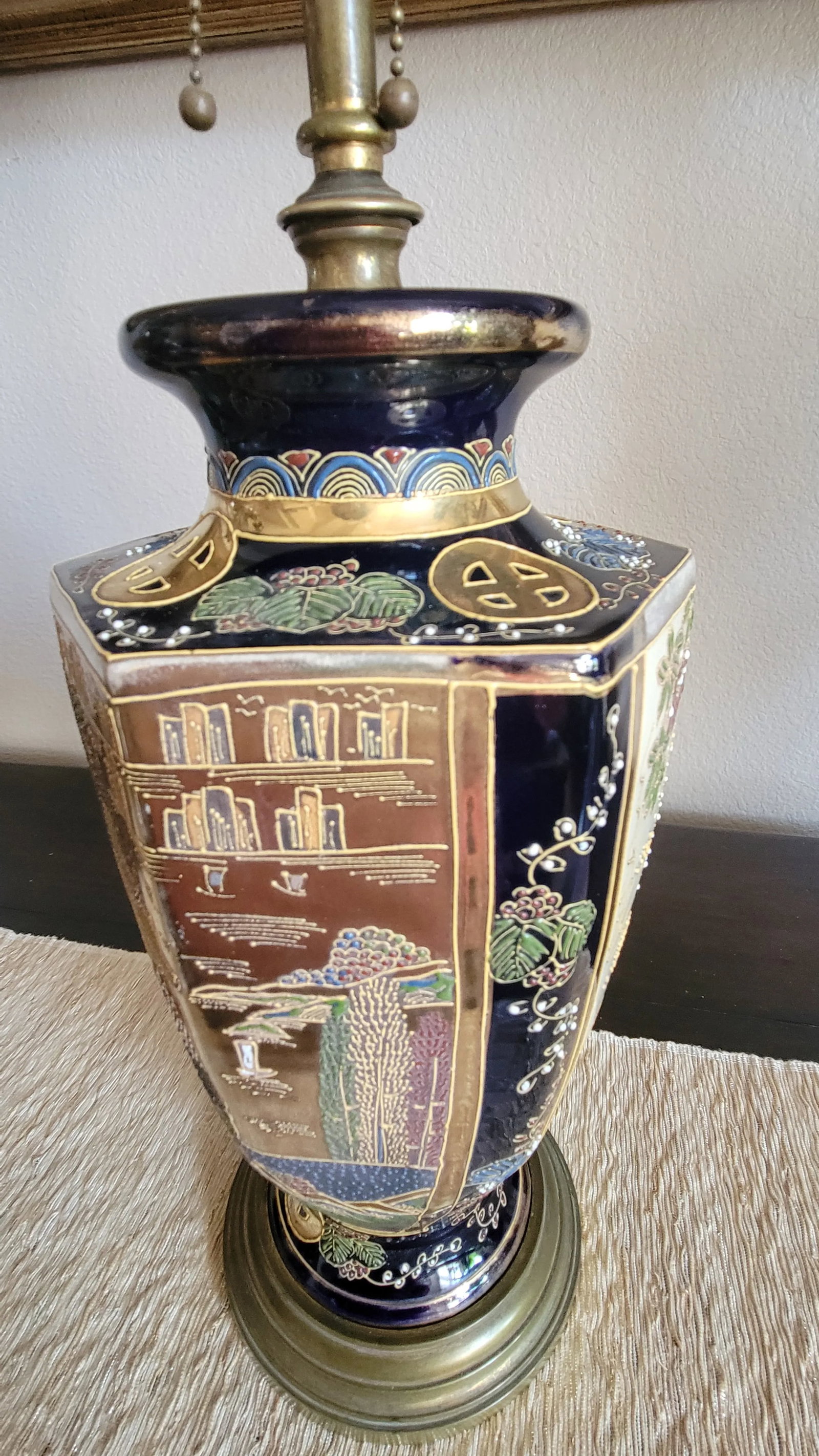 Gorgeous Vintage Hexagonal Asian Lamp - 7
