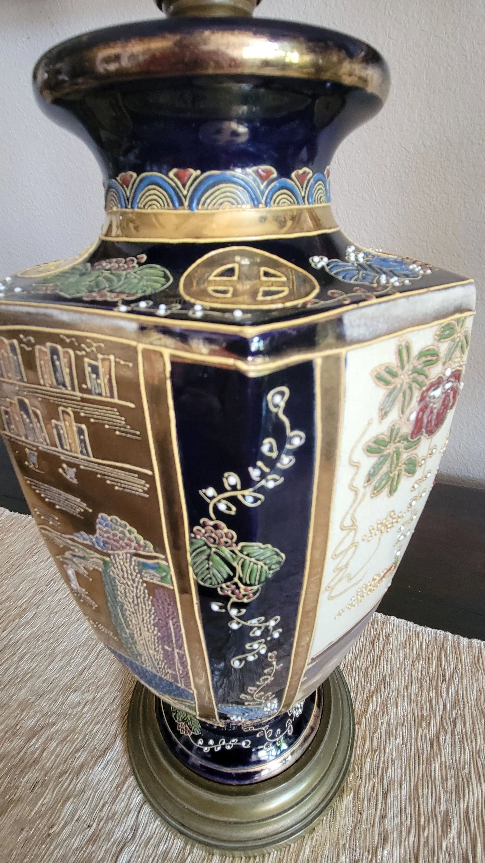 Gorgeous Vintage Hexagonal Asian Lamp - 9