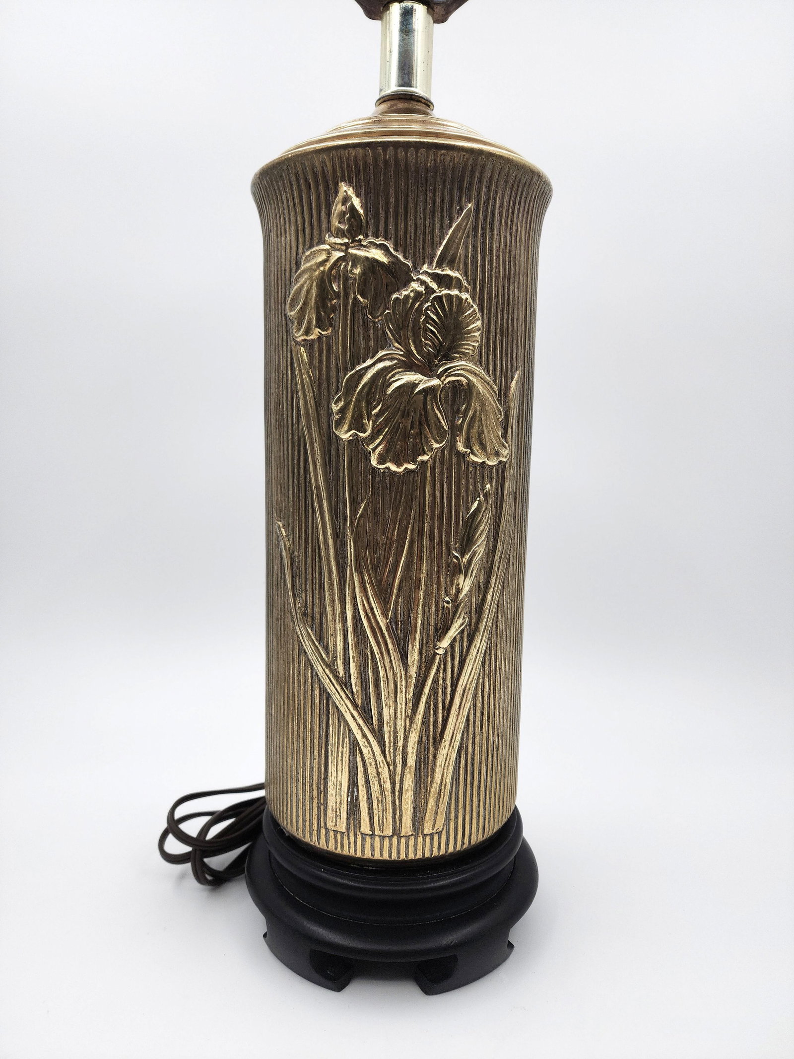 Vintage Brass Iris Relief Table Lamp With Wood Base - 2