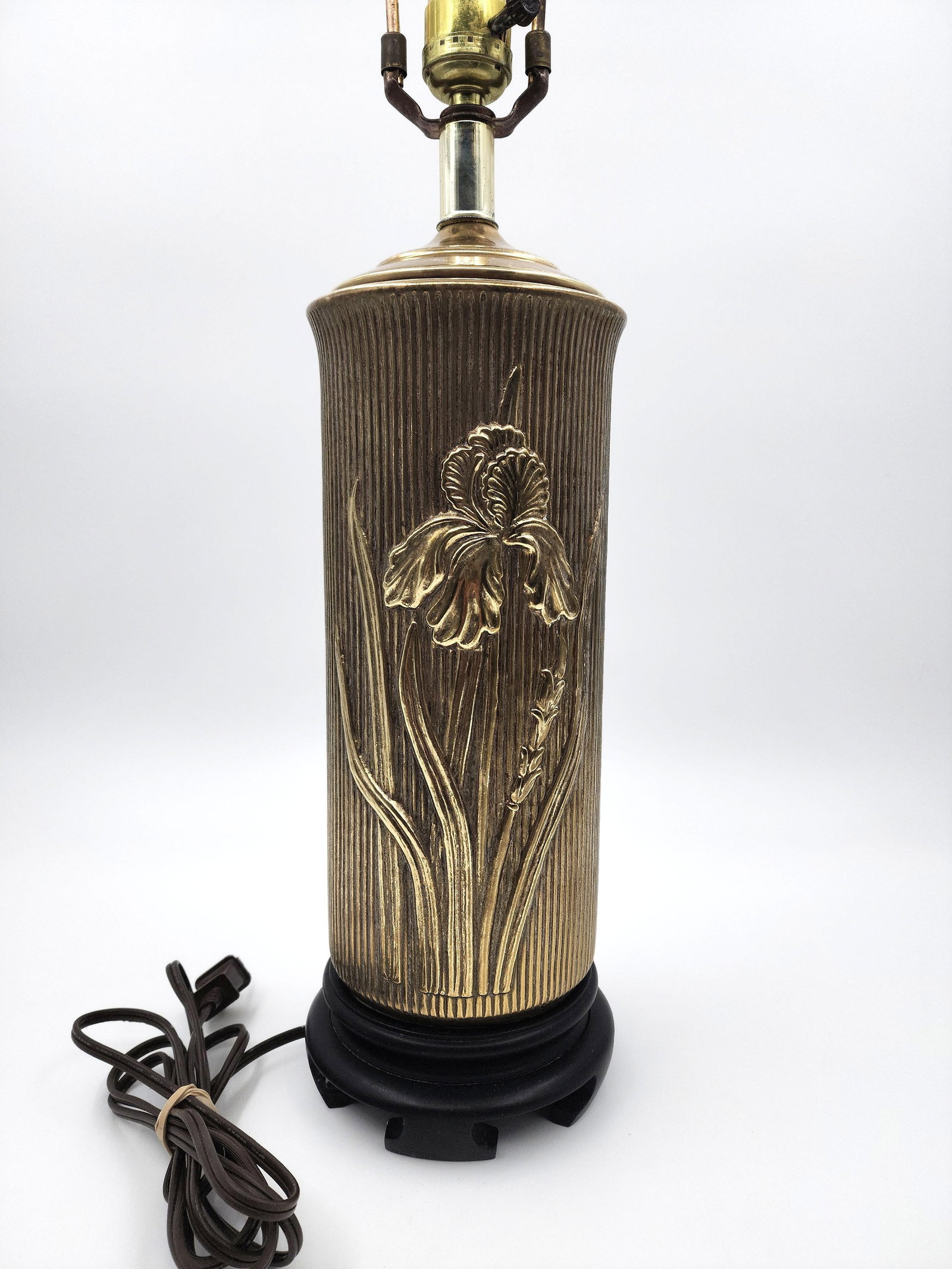 Vintage Brass Iris Relief Table Lamp With Wood Base - 4