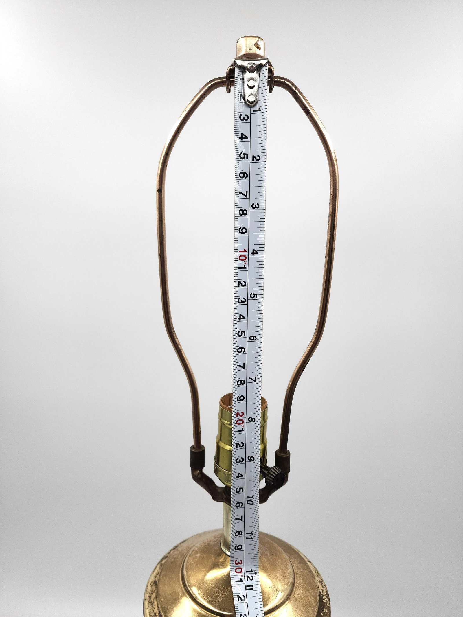 Vintage Brass Iris Relief Table Lamp With Wood Base - 7