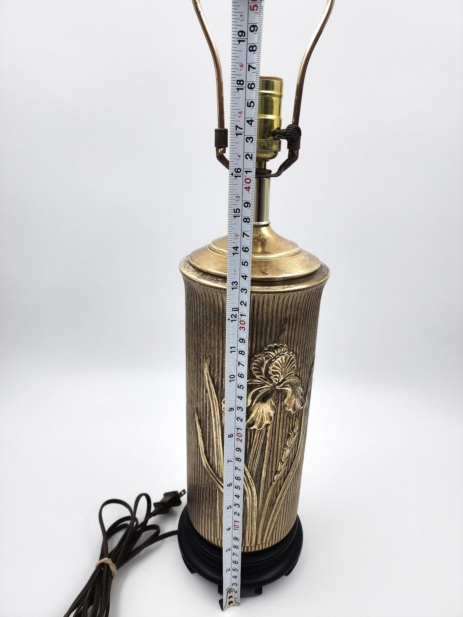 Vintage Brass Iris Relief Table Lamp With Wood Base - 8