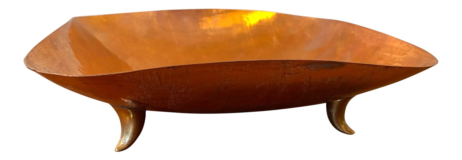 1950s Karl Hagenauer Brass and Copper Footed Bowl: Karl Hagenauer Copper and Brass Footed Bowl. Squarish Bowl with Rounded Corners and curved Brass Feet. Signed bottom Werkstatten Hagenauer Wien Made in Austria, KARL Condition: Alterations: Original