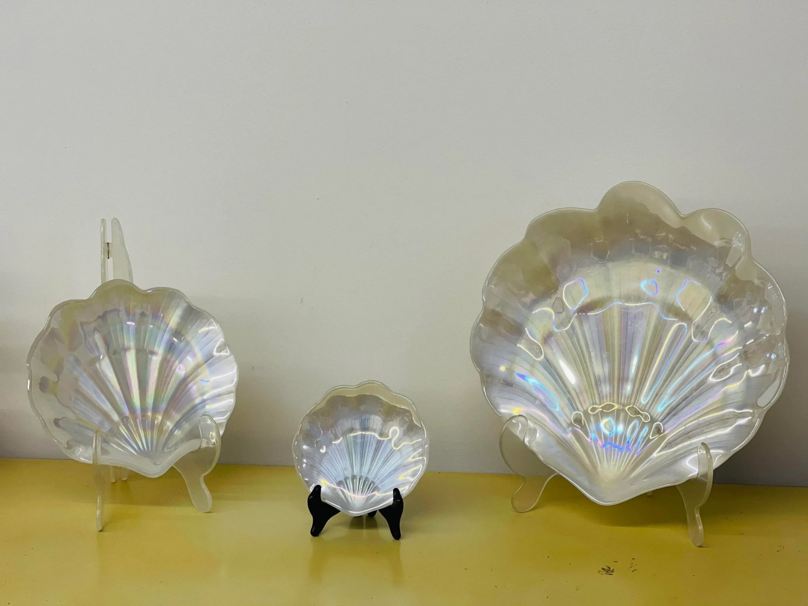 Pearlescent Seashell Plate Set - 4