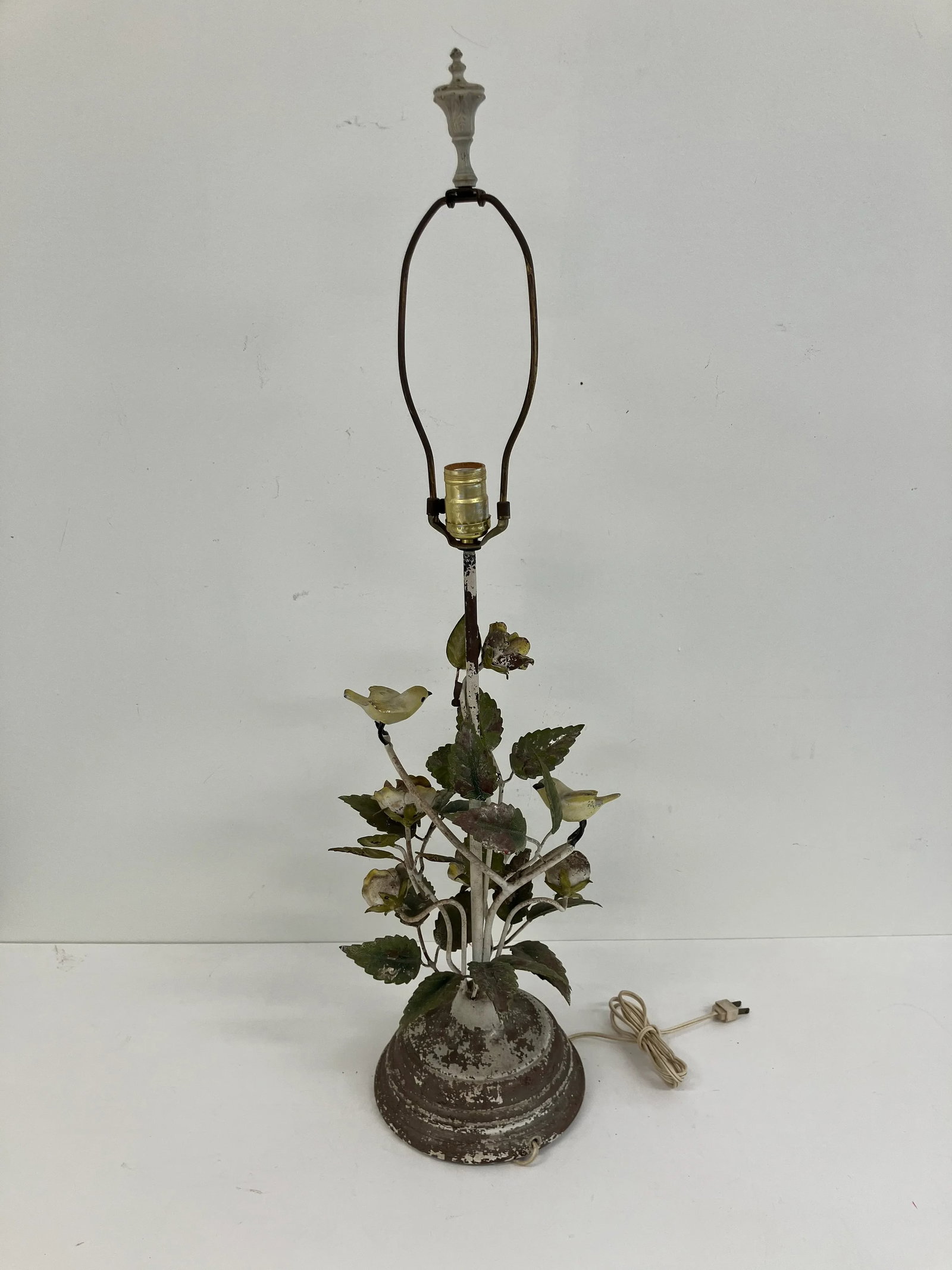 Vintage Italian Tole Bird & Floral Table Lamp, Cottagecore, Circa 1950s - 11