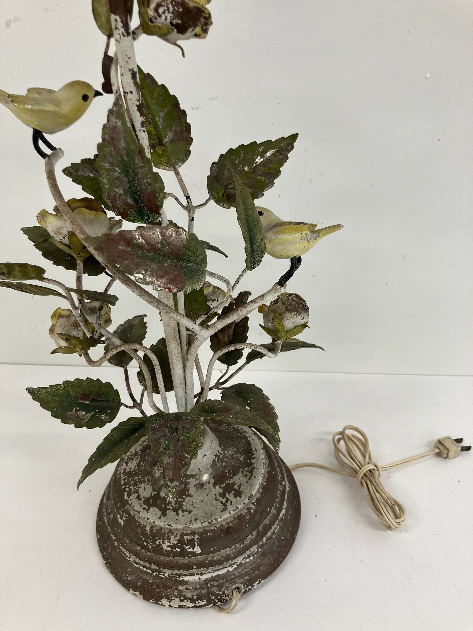 Vintage Italian Tole Bird & Floral Table Lamp, Cottagecore, Circa 1950s - 13