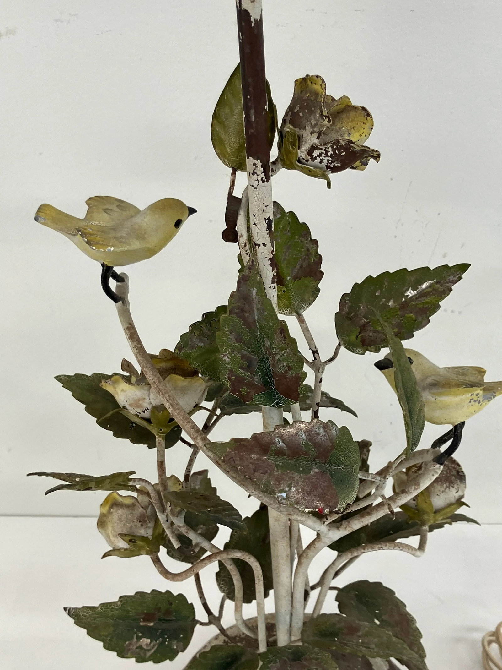 Vintage Italian Tole Bird & Floral Table Lamp, Cottagecore, Circa 1950s - 5
