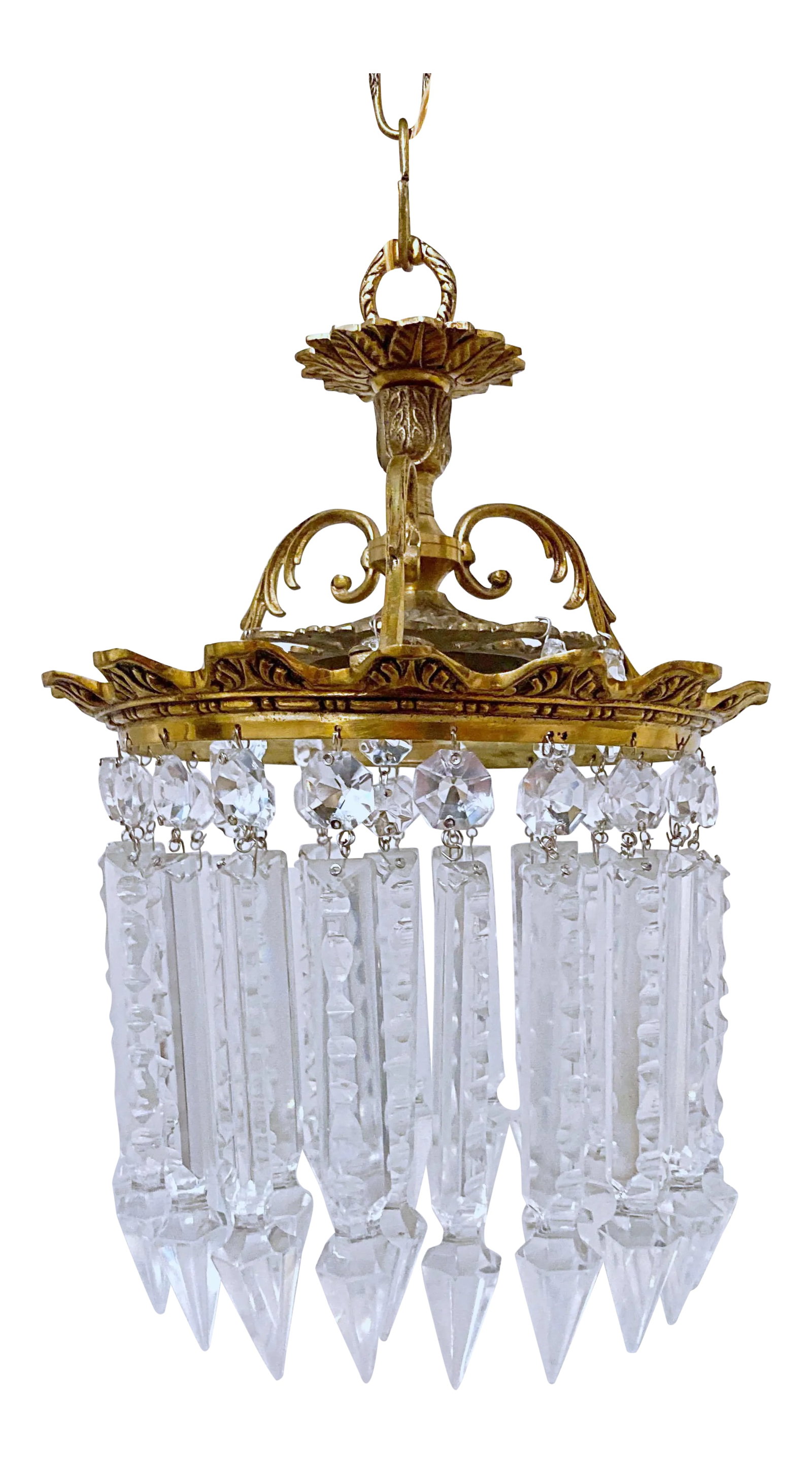 1950s Italian Brass Layered Chandelier: This is a single layered brass chandelier with spear shaped vintage crystals. It has one socket that was rewired and the chandelier was restored. #200 Condition: Alterations: Original Condition