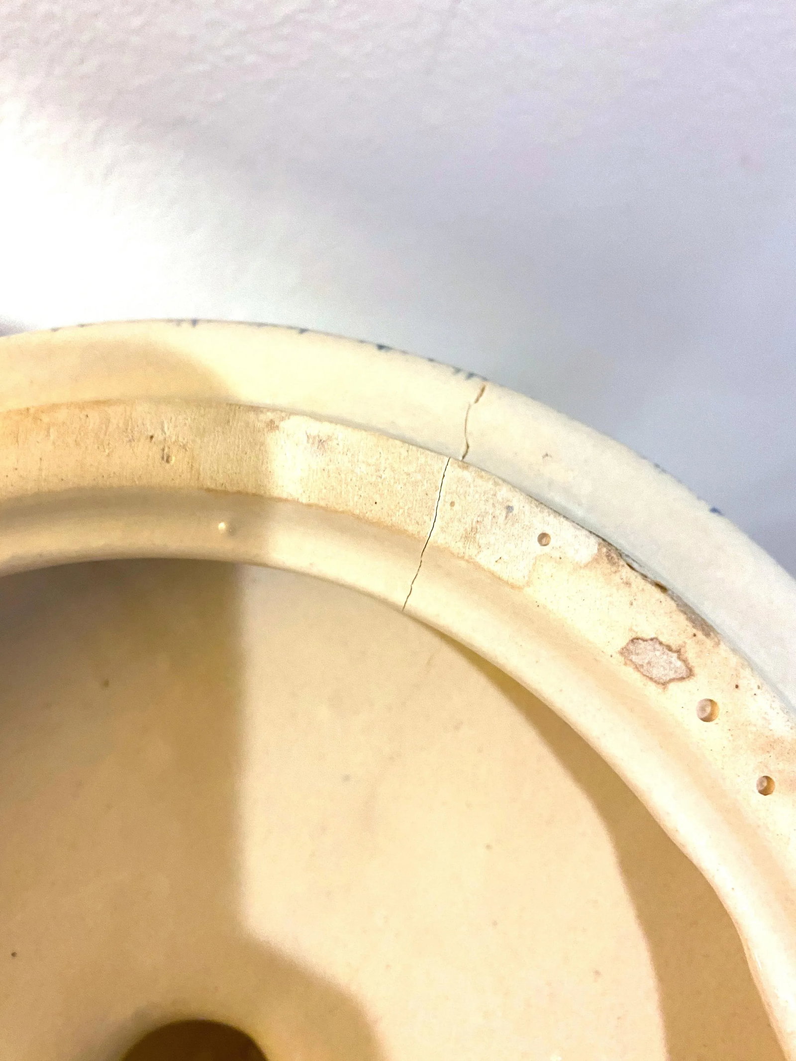20th Century Folk Art Spongeware Pottery Crock With Lid - 4