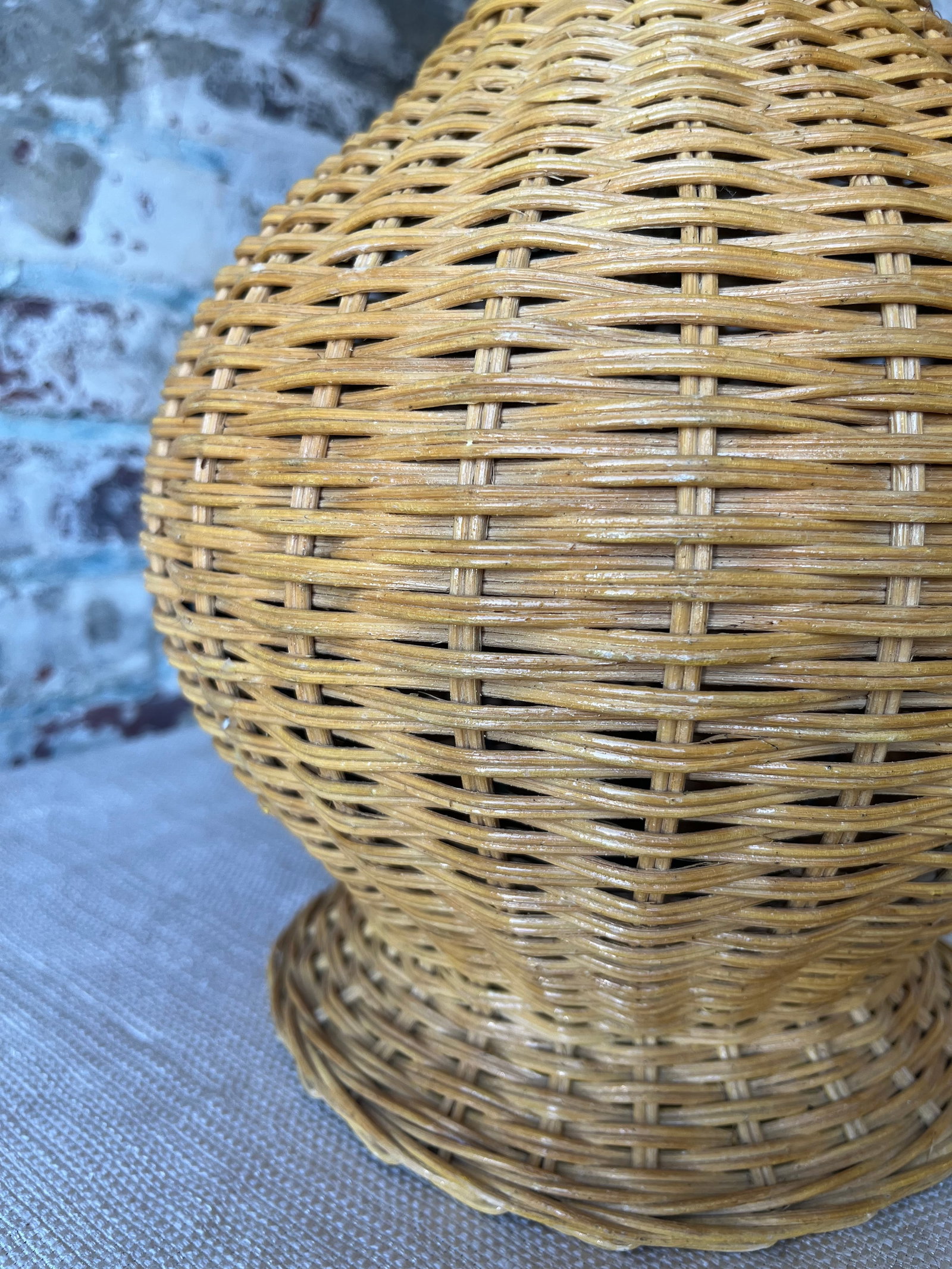 1960s Large Wicker Lamp - 9