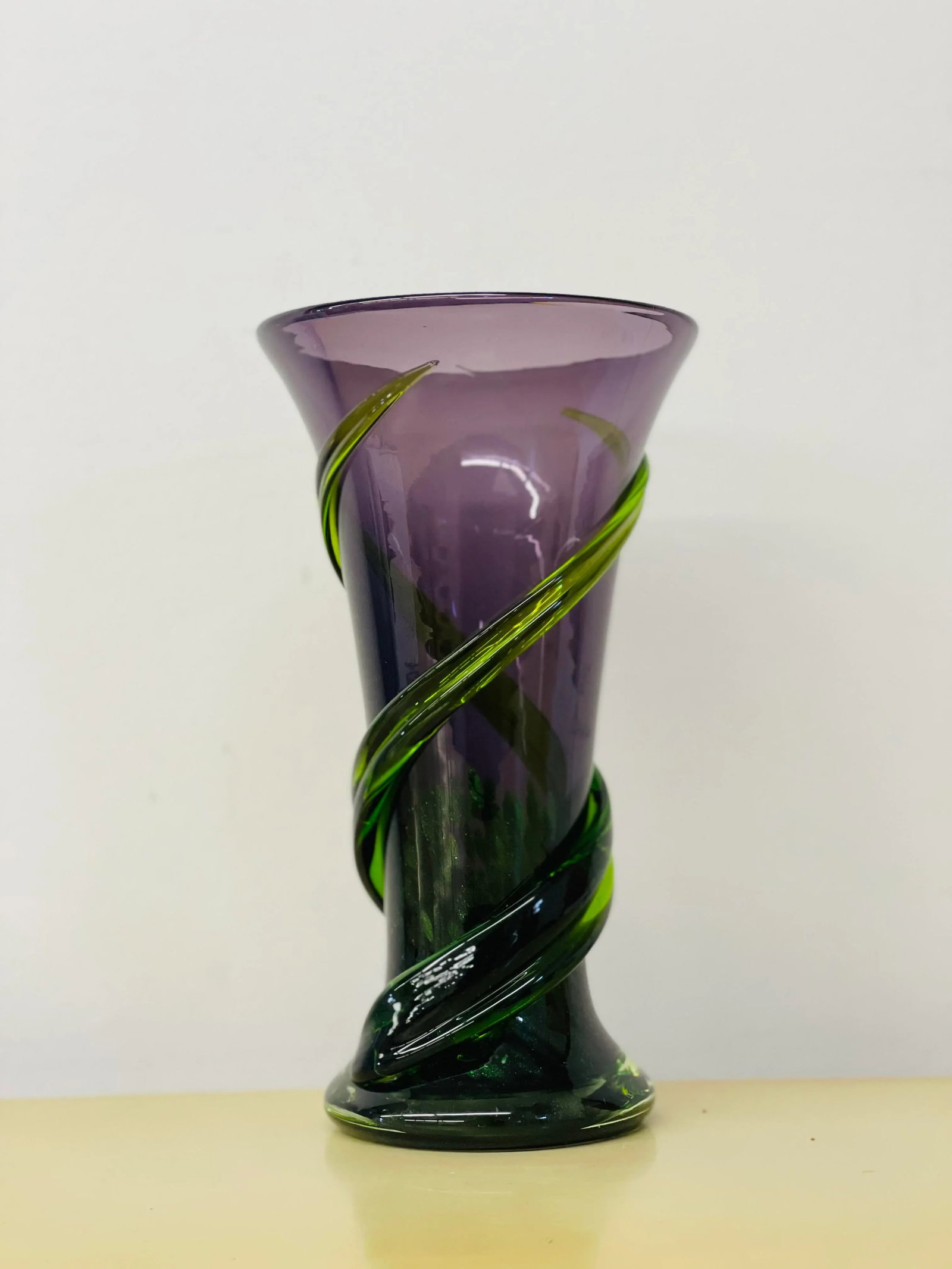 Vintage Mid 20th Century Murano Art Blown Glass Amethyst & Emerald Flower Vase - 3