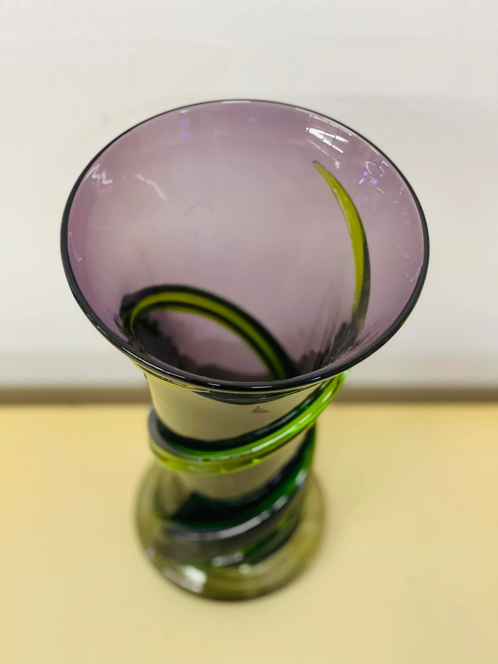 Vintage Mid 20th Century Murano Art Blown Glass Amethyst & Emerald Flower Vase - 4