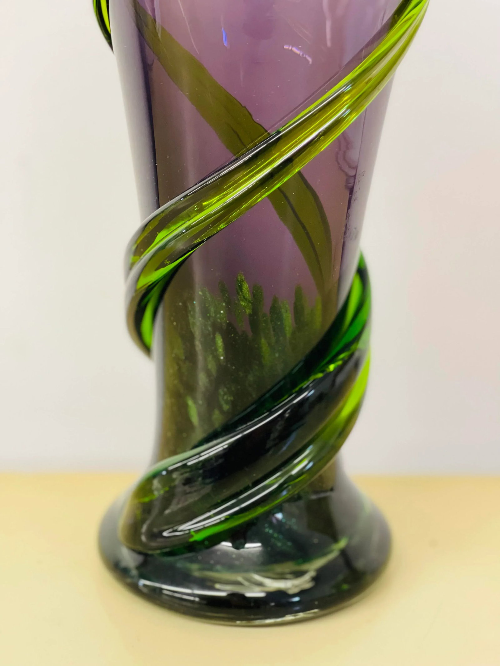 Vintage Mid 20th Century Murano Art Blown Glass Amethyst & Emerald Flower Vase - 5