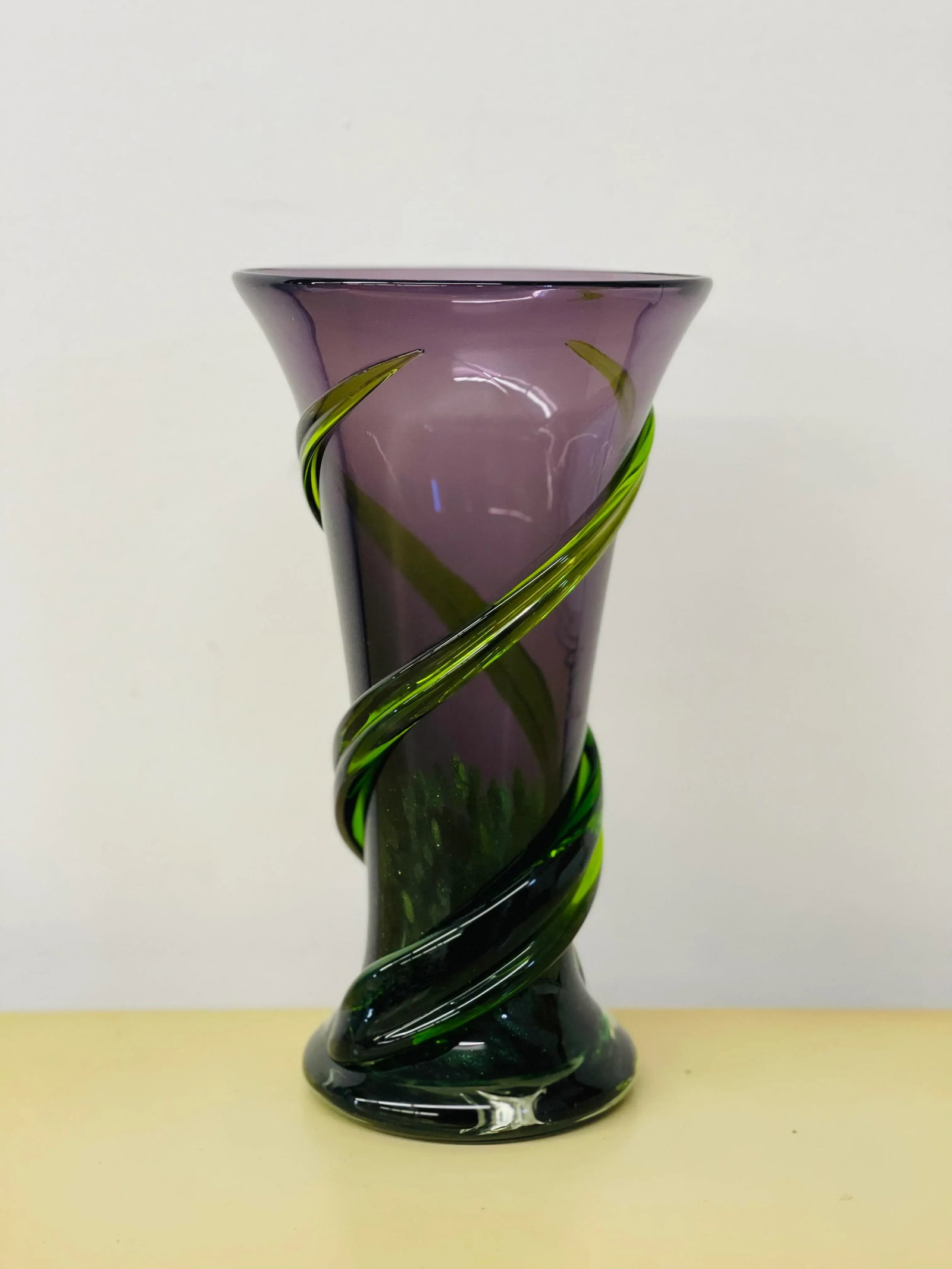 Vintage Mid 20th Century Murano Art Blown Glass Amethyst & Emerald Flower Vase - 7