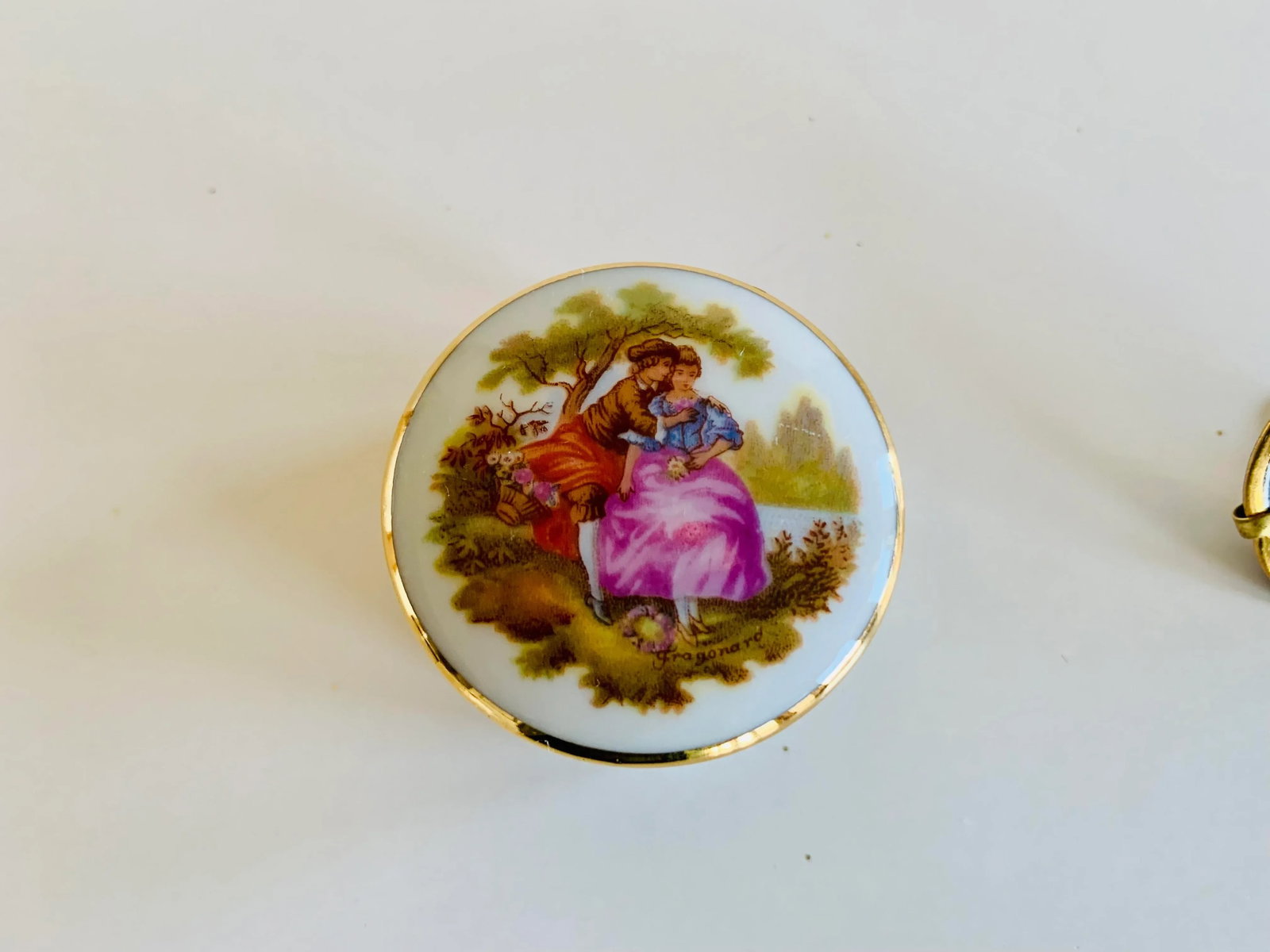Limoges - French Porcelain Trinket Box and Plate With Stand From the 1970s - a Pair - 2