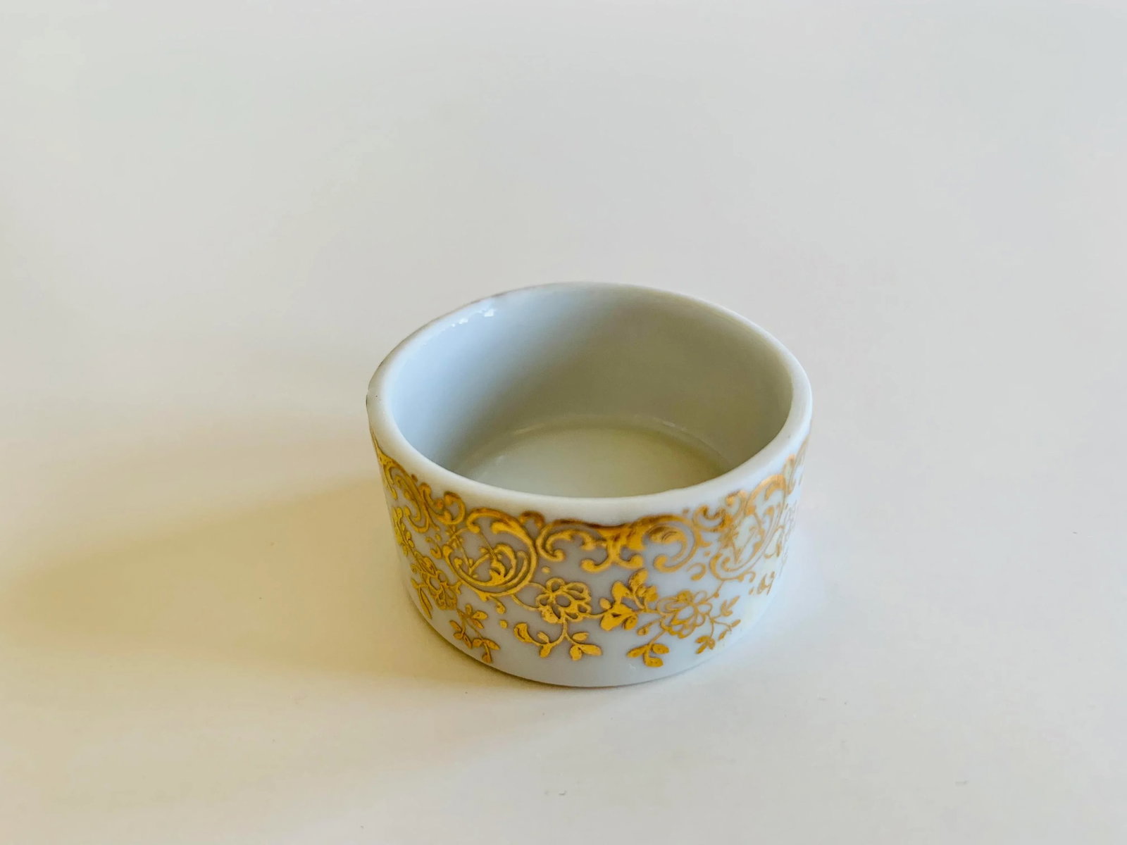 Limoges - French Porcelain Trinket Box and Plate With Stand From the 1970s - a Pair - 7