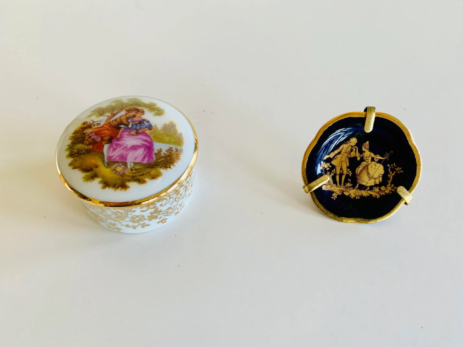 Limoges - French Porcelain Trinket Box and Plate With Stand From the 1970s - a Pair - 8
