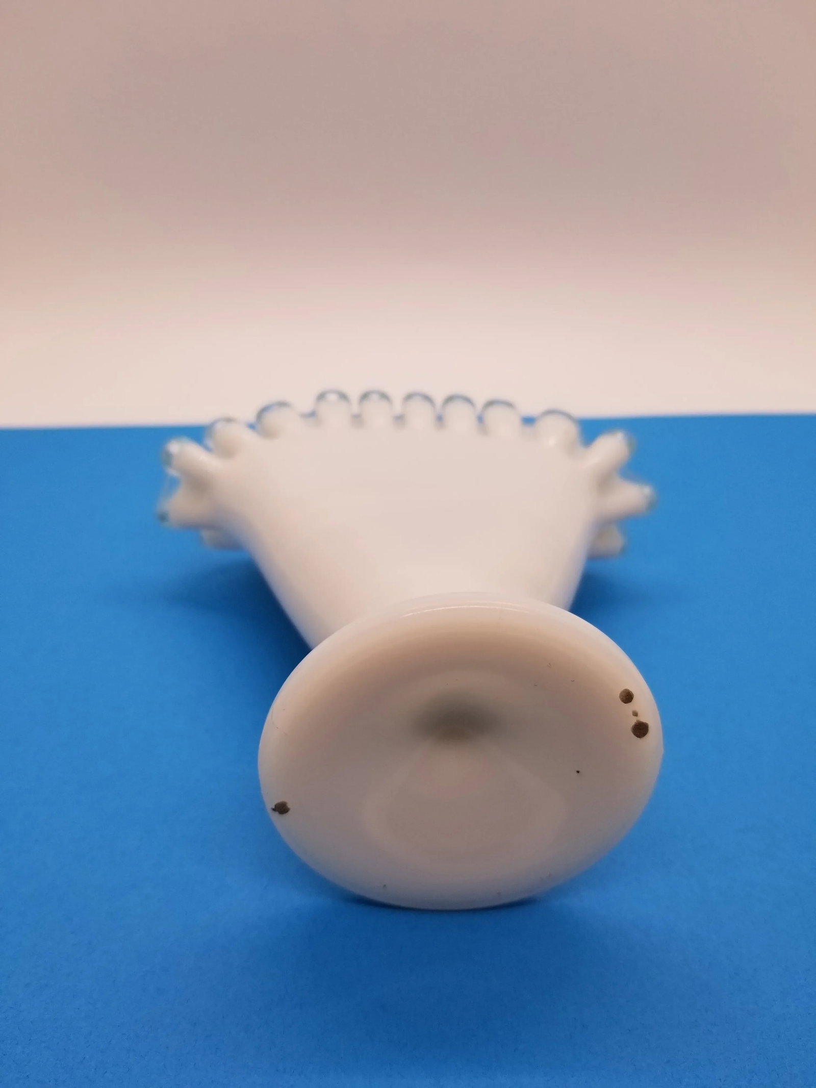 1941-1942 Fenton Glass Aqua Blue Crest Ruffled Fan Milk Glass Vase - 4