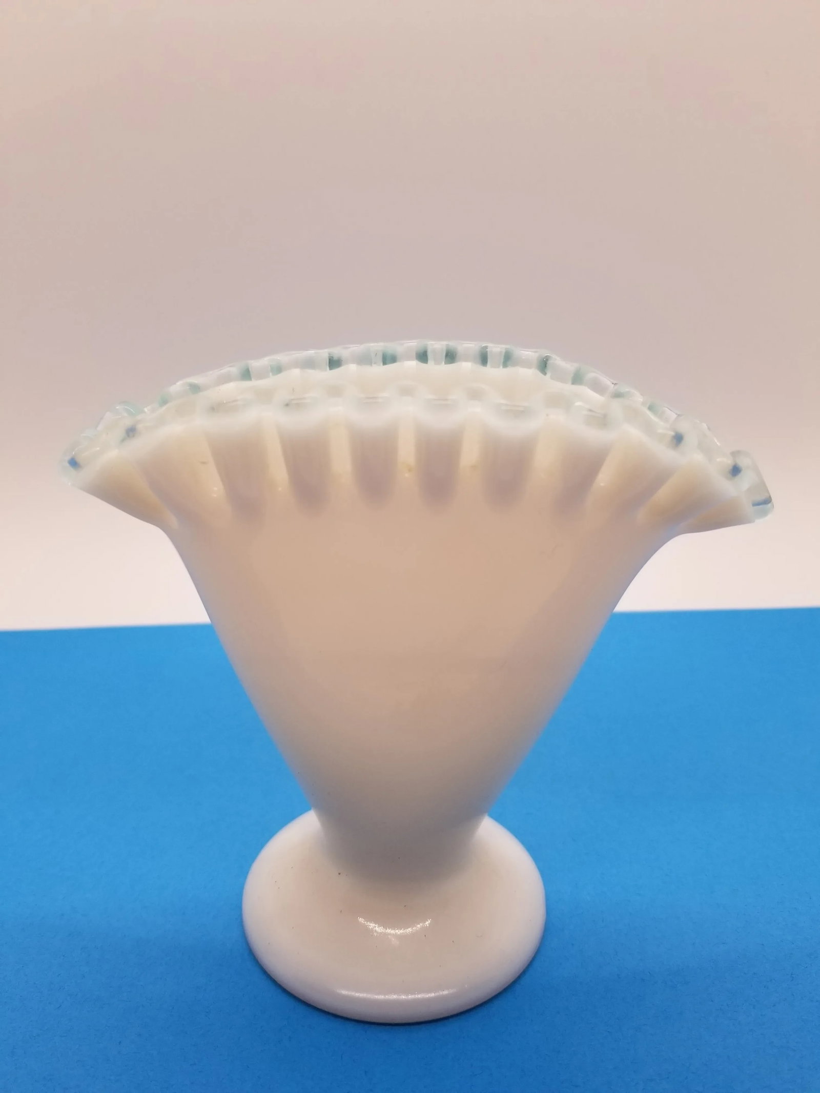 1941-1942 Fenton Glass Aqua Blue Crest Ruffled Fan Milk Glass Vase - 5