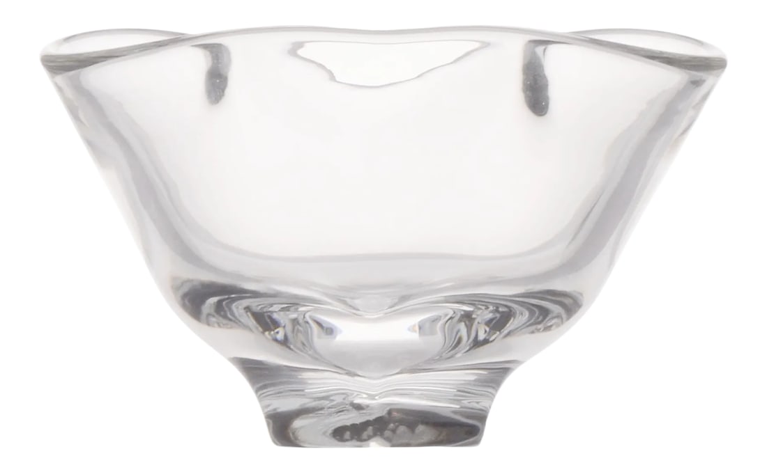 Steuben Trefoil Glass Bowl: Estate Steuben trefoil glass bowl. This trefoil glass bowl has a wave rim design and is signed Steuben. Dimensions 3.625"H x 5.75"Diameter Condition: Alterations: Original Condition Unaltered Imperfec