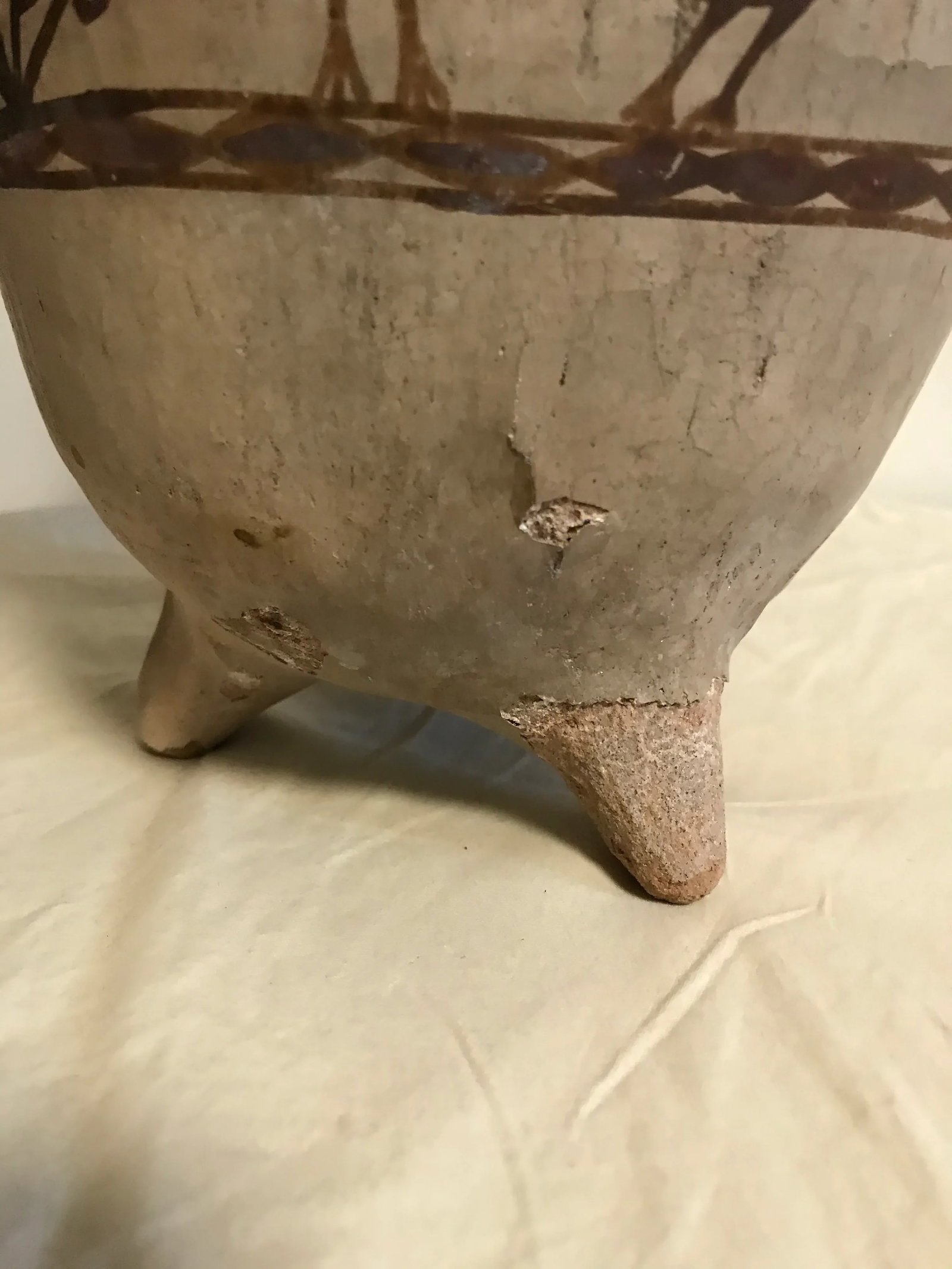 Prehispanic Hand Painted Mexican 3 Footed Vessel - 7