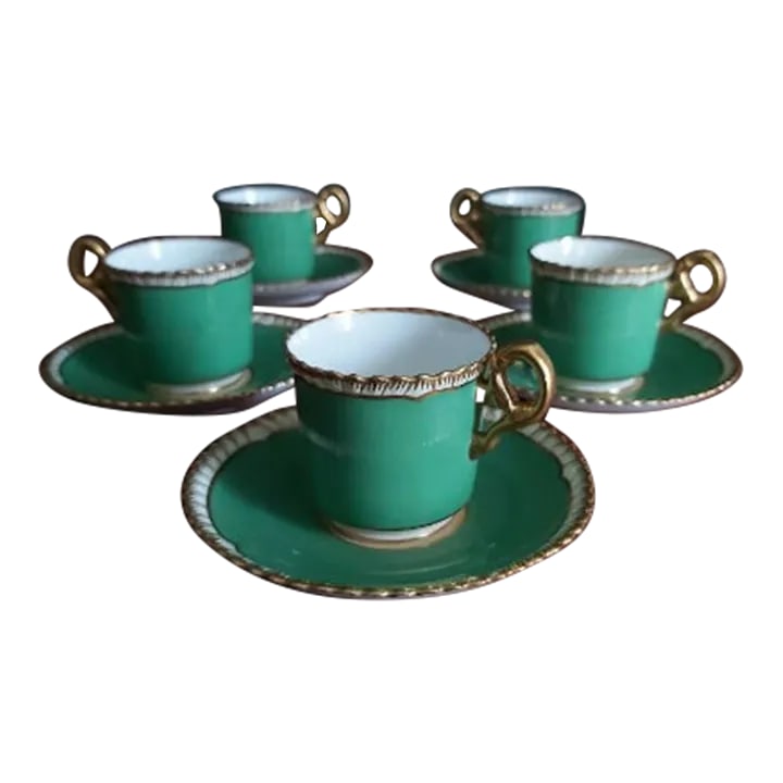 Copeland Spode Green Demitasse Cups Set- 10 Pieces: 5 Copeland Spode Demitasse cups and saucers. These gorgeous green Demitasse cups represent regal elegance featuring emerald green cups and saucers, finished with scalloped gold rims and handles. These