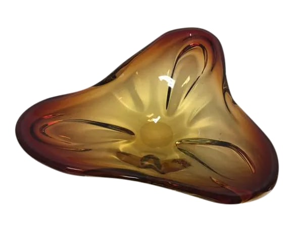 Murano Art Glass Amber Bowl: Retro amber colored Murano bowl. Circa 1960. Made in Italy. Free of any chips, cracks or flea bites! Condition: Condition Notes: Excellent - Minor wear consistent with age and history Materials & 