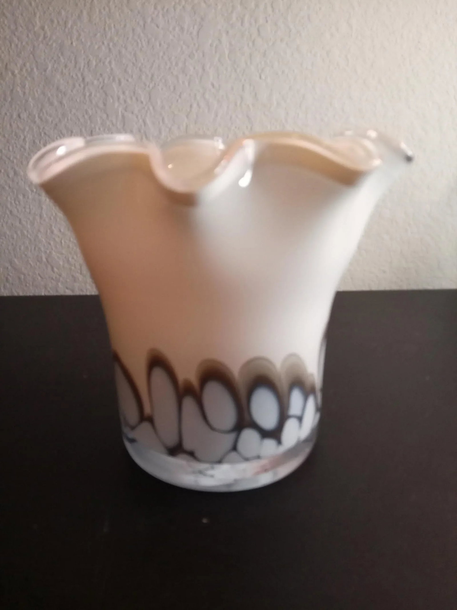 1990s Art Deco White Art Glass Vase With Ruffled Edges - 4