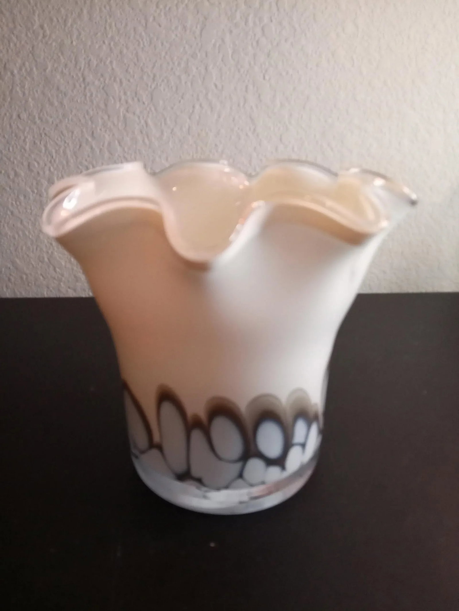 1990s Art Deco White Art Glass Vase With Ruffled Edges - 6